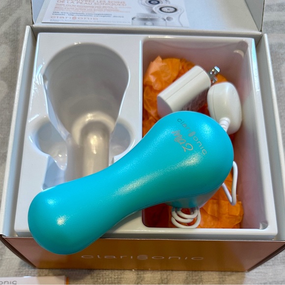 Clarisonic Mia 2 Cleansing Brush - Turquoise - Picture 2 of 3